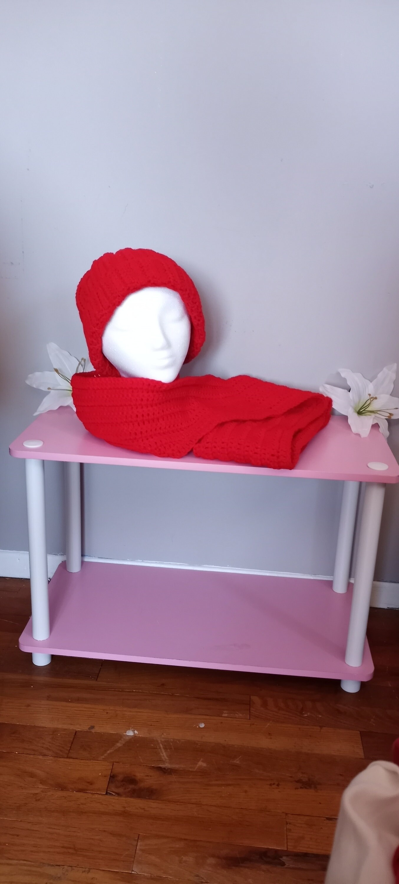 Red Apple - Thumbnail 2