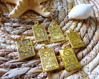 Pendentif tarot Cartes de tarot Bijoux d'été Miniatures de tarot en or Colliers de tarot Cadeau pour sa bonne chance Prévoyance future