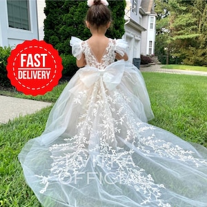NEW!! Flower girl dress train,Girl ball gown,Ivory flower girl dress, Tutu girl dressц