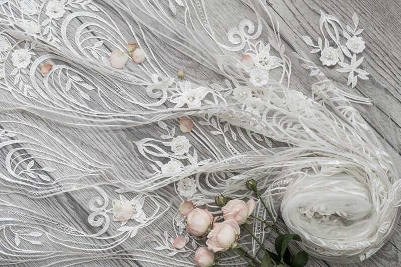 2021 white lace styles