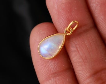 天然アクアマリン18金ゴールドチャーム、ゴールドチャームペンダント