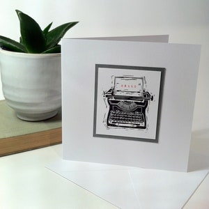 Hola, tarjeta de felicitación Vintage Typewriter - impresión de un linograbado original de Liffey & Co.