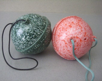 1940's or 50's string or wool holders, mottled red or green. Knitting yarn holder. An Apcol Product. Vintage knitting.