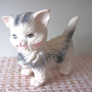 Edward Mobley cat squeaky rubber toy | Larger size, 23cm high | Moving head and eyes with lashes |  Vintage plastic toy | 1960's toys