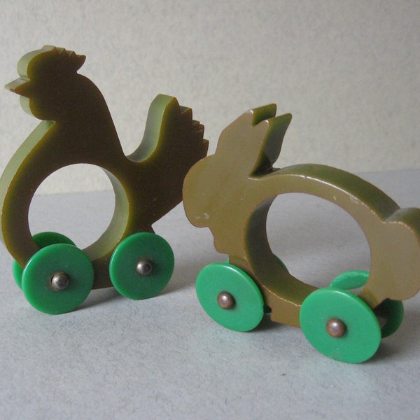 Rare 1940's wheeled animal napkin rings | Chicken & rabbit shape | Phenolic napkin rings | Bakelite napkin rings | Animal napkin rings.