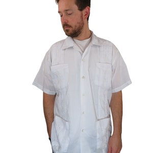 Vintage 80s 90s Guayabera White Groom Wedding Mexican Embroidered Floral Ethnic Hawaiian Shirt Mens XL Camp 4 Pocket Cubavera Southwestern