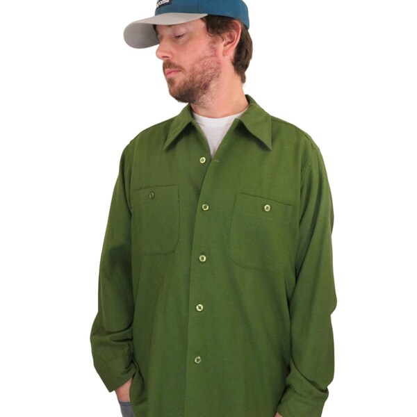 Vintage 80s Pendleton Men's RARE Solid Green Virgin Wool Flannel Loop Collar Shirt Size Large Button Down Camp Outdoors Hiking Long Sleeve