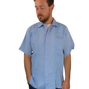 Vintage 70s Guayabera Made In Mexico Blue Wedding Linen Embroidered Floral Hawaiian Shirt Mens Size Medium Camp 4 Pocket Cubavera Button Up