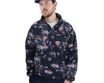 【花✾花】Patagonia　パイングローブジャケット 黒 Patagonia Fitzroy Hokusai Wave All Over Print Synchilla Fleece