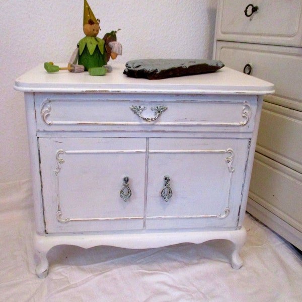 Eine von zwei Zauberhafte Shabby Chippendale Stil Nachttisch Holzkommode Schrank Kommode weiß Nachtkommode Kommödchen Vintage