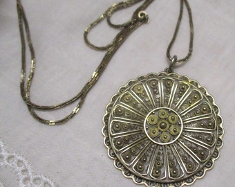 Pendentif Ancien Filigrane Argenté émaillé – Style Vintage – Origine Chine – 3,5 Cm