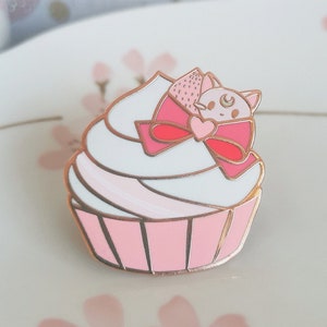 Pin de esmalte de cupcake de Sailor Moon Chibi