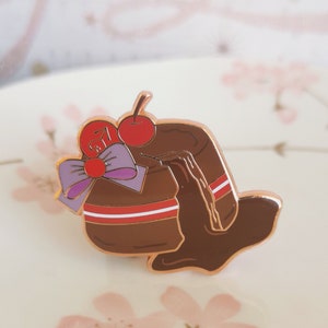 Pin de esmalte con forma de pastel de lava de Sailor Mars