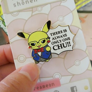 spilla smaltata anime cosplayer pikachu (detective pikachu)