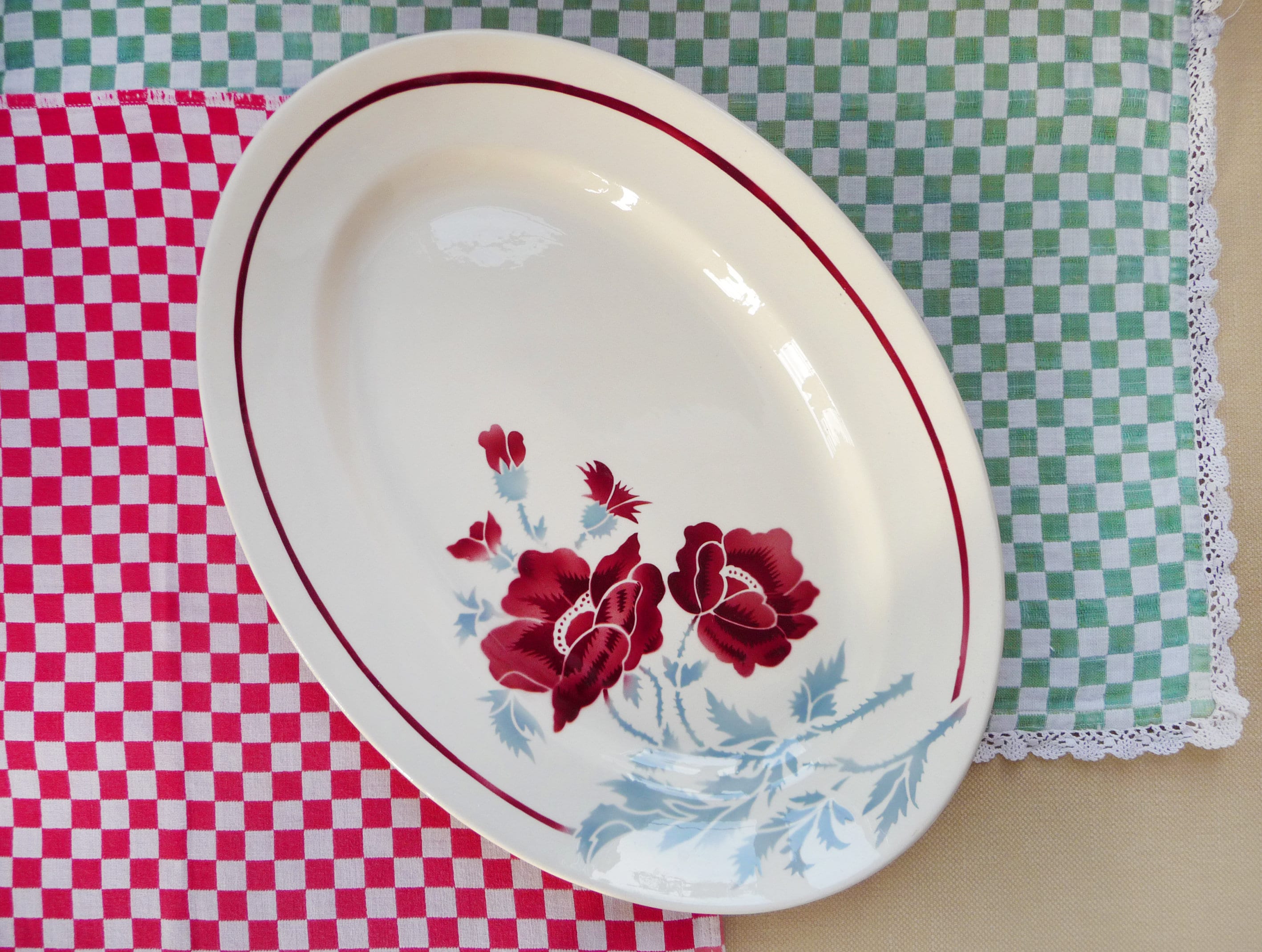 Un Magnifique Plat de Service Ovale Extra Large, Elorn Digoin, Français, Floral Rouge, Aérographe, 1