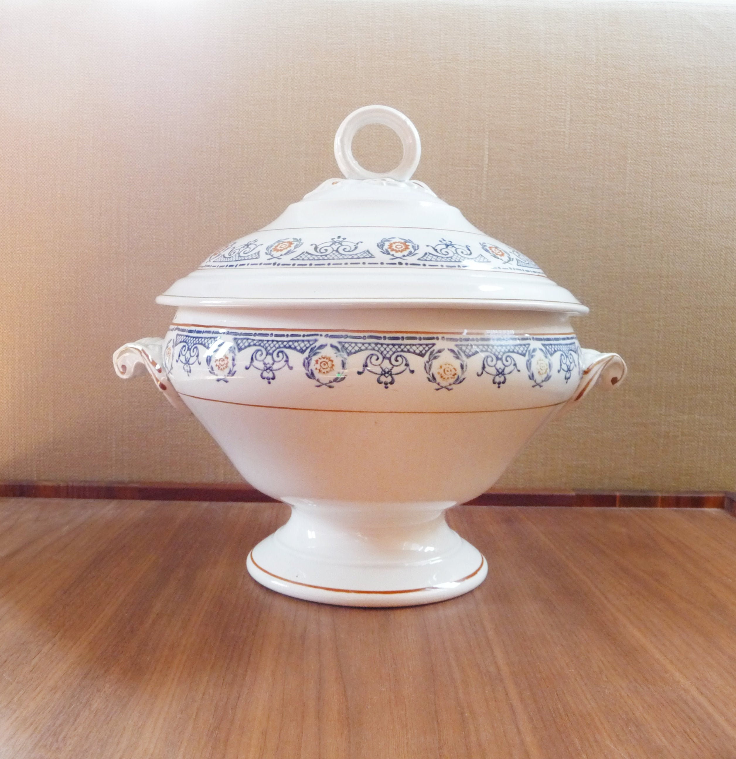 Un Beau Millésime Français Ironstone Tureen, Vers La Fin Des Années 1800 Au Début 1900, Faïence, Ama