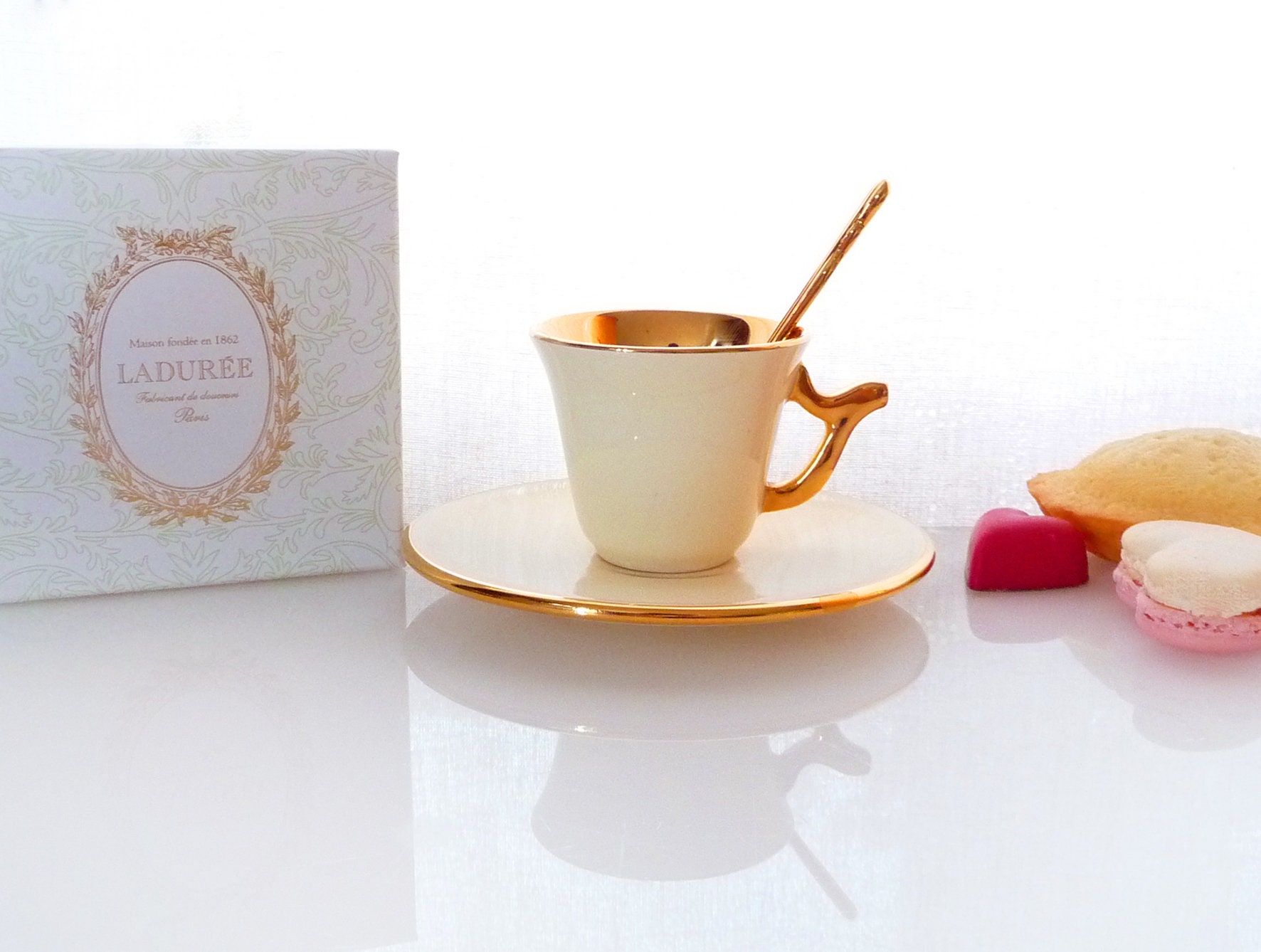 Rare Tasse Magdalithe