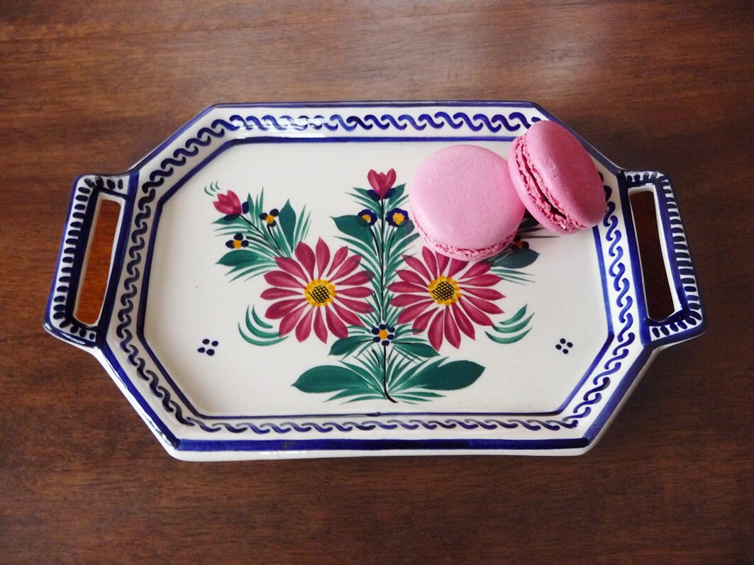 Français Plat Vintage Au Beurre de Poterie Quimper avec Cloche, Design Traditionnel, Bretagne, Femme