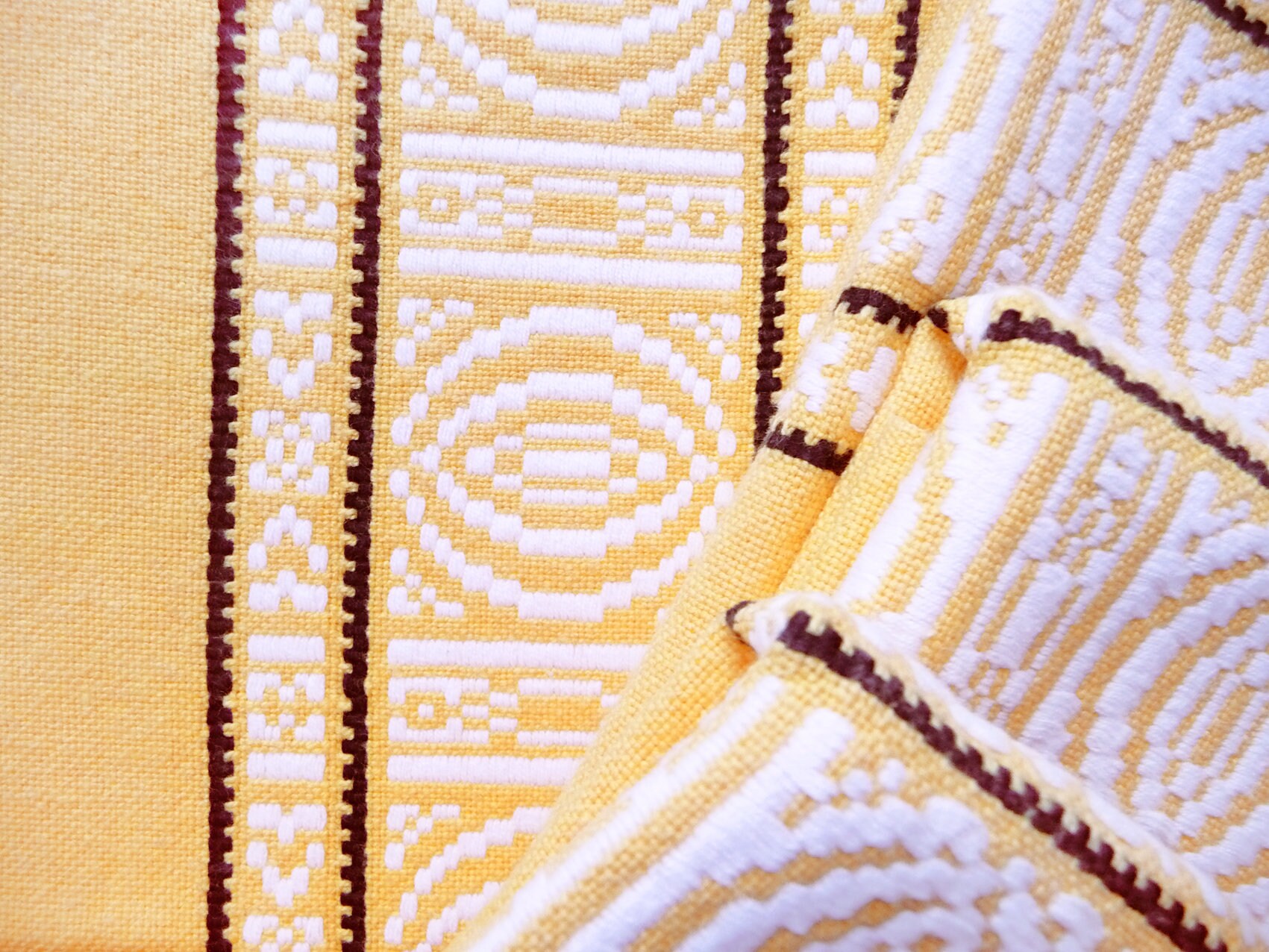 Set de 6 Belles Serviettes Basques, 57 X 52 cm, Coton Jaune, Accents Blancs et Noirs, Double Tissage