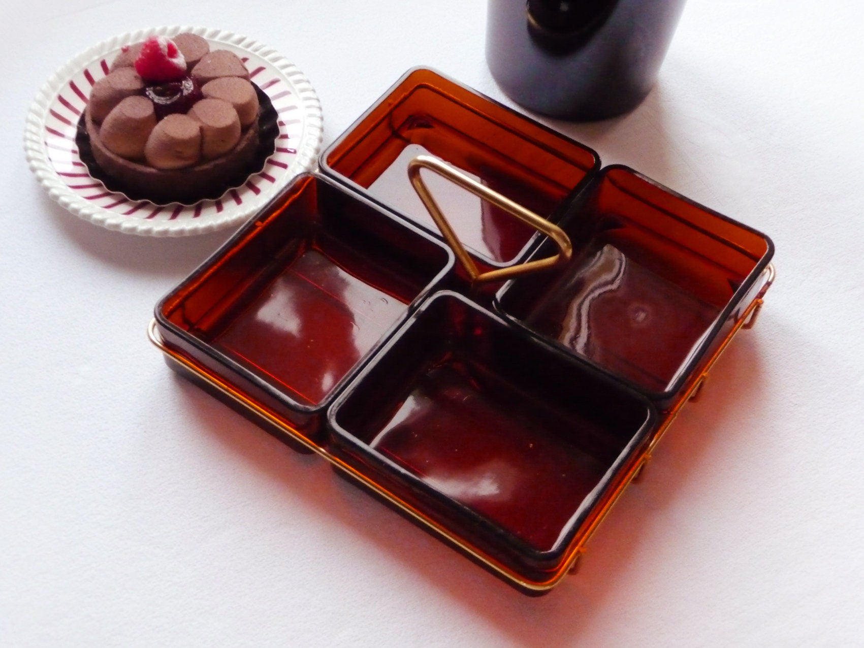 Ensemble Complet de 4 Plats Amber Vereco Servant Dans Un Plateau en Laiton, Ensemble Apéritif, Hord 