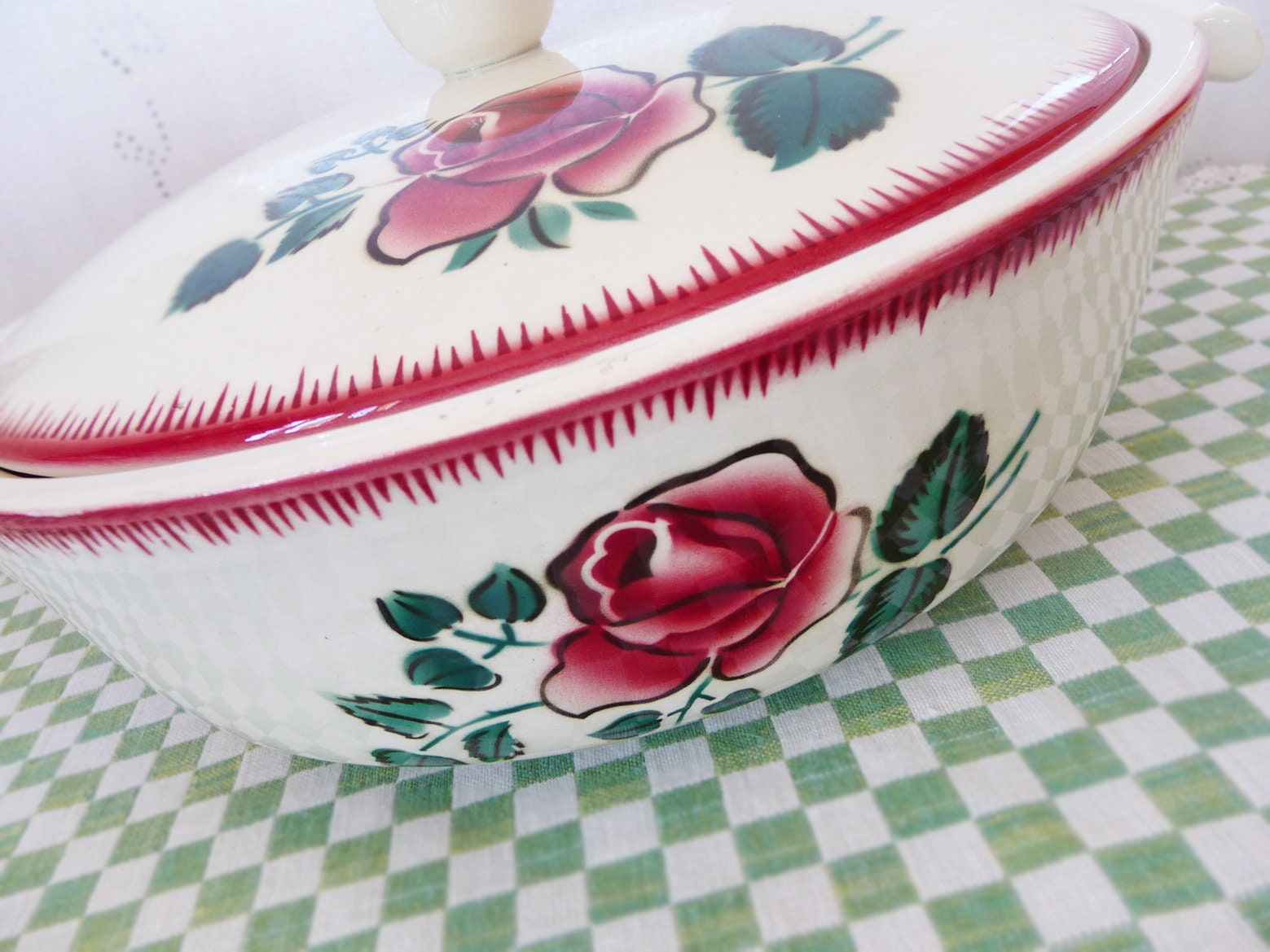 Rare Tureen, Bagatelle By Digoin, Design Rare, Français Roses Rouges, Peintes à La Main, Trentaines,