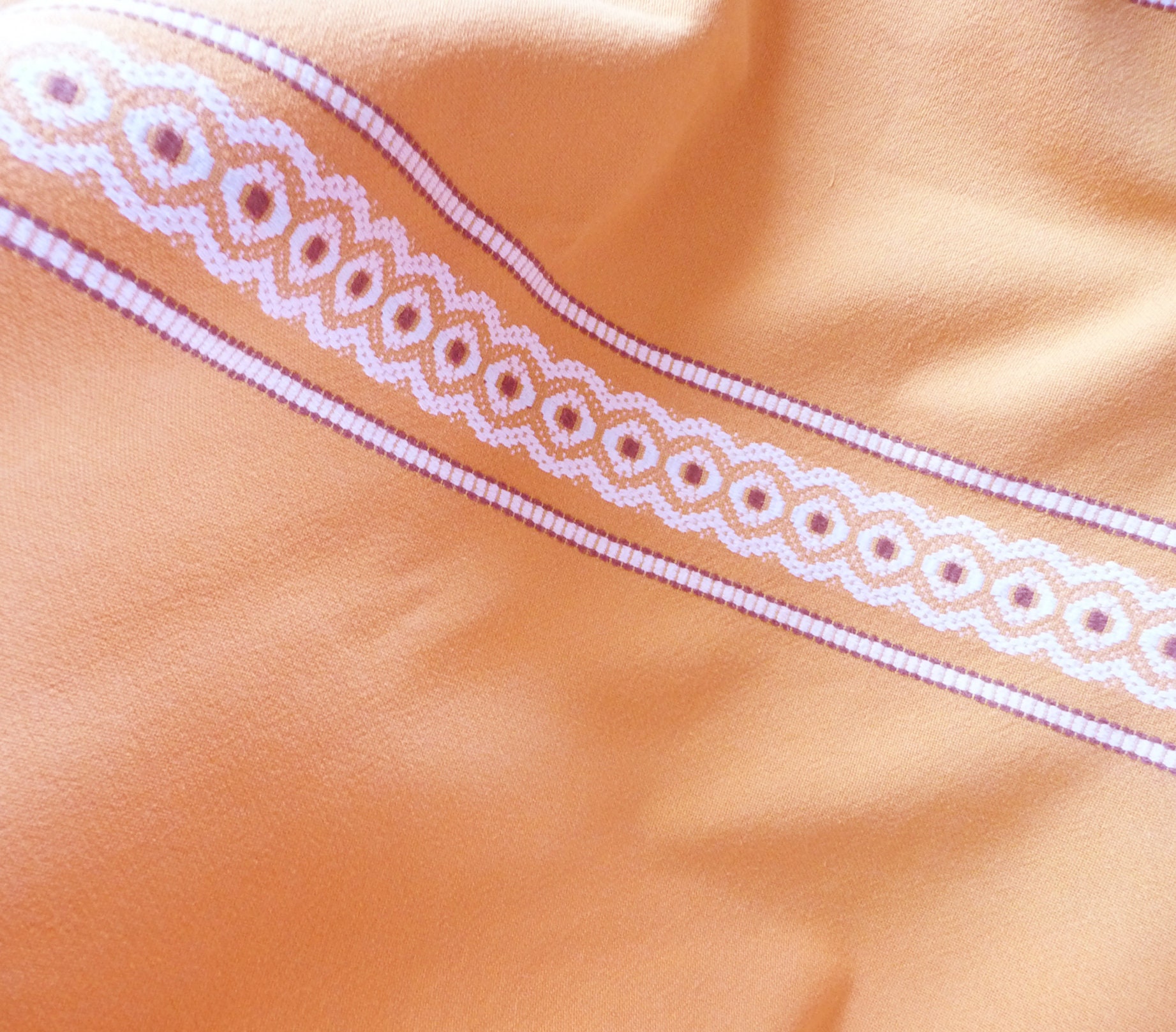 Une Belle Nappe Basque, 175 X 135 cm, Coton Orange, Accents Blancs et Bruns, Double Tissage, Vintage