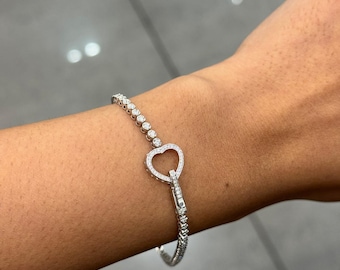 Lab Grown 1.00Ct Diamond Tennis Bracelet: 9K White Gold Crown Set