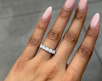 Natural Diamond Anniversary Ring: 0.50ct 9k White Gold 5 Stone Band