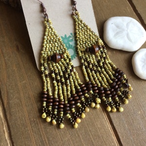 Boucles d&#39;oreilles tribales boho boucles d&#39;oreilles à franges en brick stitch