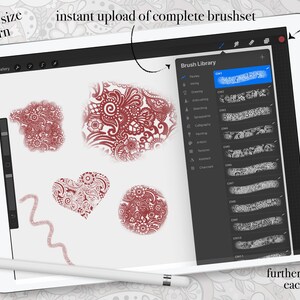 Puede incluir: Una tableta digital que muestra una biblioteca de pinceles con una variedad de pinceles decorativos. La tableta muestra un dise&ntilde;o creado con los pinceles, que incluye un coraz&oacute;n, c&iacute;rculos y espirales. El texto "Brush Library" es visible en la pantalla.