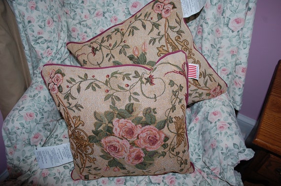 Matching Flowers In Blue /& Tan Set 2 Of Small Tapestry Pillows New Flowers
