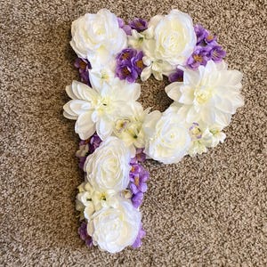 Letras de flores em diversas cores e letras mediante solicitação!