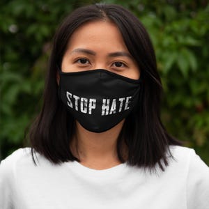 Gesichtsmaske: Stoppt Hassprotest & Anti-Hass-Botschaft, Aktivistinnen-Gesichtsbedeckung, Polyestermaske, Demonstration, Aktivismusmaske, Geschenk für soziale Gerechtigkeit