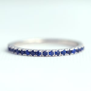 Bague saphir massif en platine 950, anneau de saphir bleu naturel, bague micro pavé, bague micro saphir 1,3 mm, alliance demi-éternité PT950