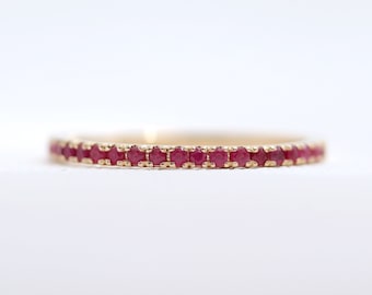 14K Gold Natürlicher Rubin Ehering, Halbe Eternity Stacking Ring in 10K oder 18K Massivgold, Juli Birthstone Geschenk
