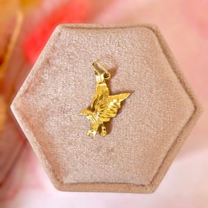 Vintage 10k Gold Eagle Pendant: Solid Yellow Gold Bird Charm