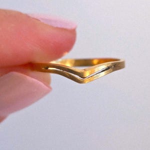 Vintage 10K Gold Chevron Ring, V Shape Wishbone Stacking Band, Minimalist Dainty Ring, Size 6