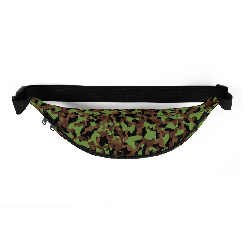 Adjustable straps Water-resistant material Green Camouflage Pattern Inside pocket Green Camo Fanny Pack