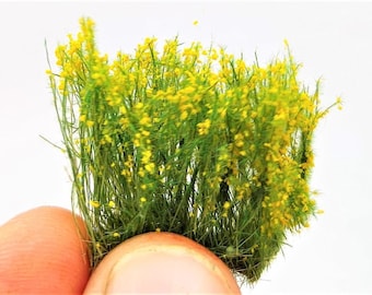 高さ27 mm - 黄色い花が咲いた22個の新しい緑の草の房 dip17737