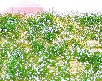 Tufts of grass 2-4mm with white flowers height 3/5 mm dip88158