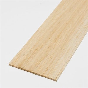 Könnte beinhalten: Ein Blatt aus hellem braunem Balsaholz, ein leichtes Holz, das für den Modellbau und Basteln verwendet wird.
