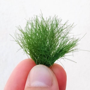 27 mm tall - 22 new tufts of summer green grass dip19475-22