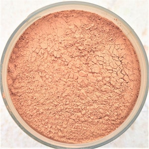 Pinkish powdered desert sand dip35774