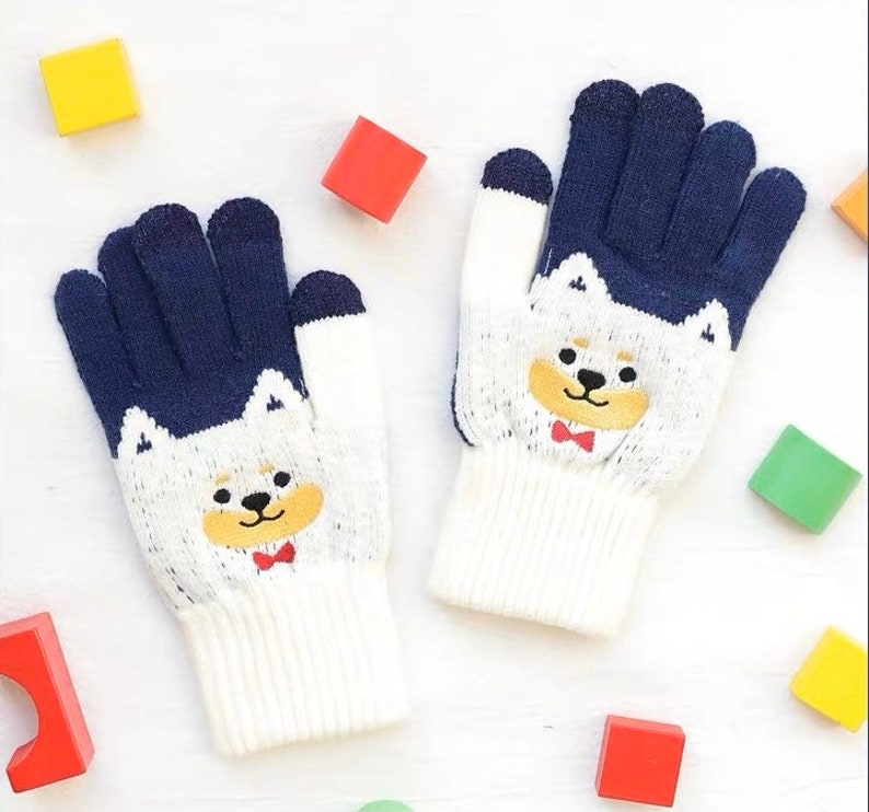 Kawaii white Japanese spitz Eskimo bichon shiba inu dog puppy winter touchscreen cosy mittens gloves wool