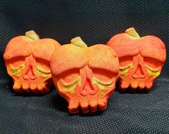 Poison Apple bath bomb