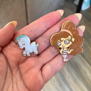 Pines de esmalte duro dorados de diosa griega y caballo