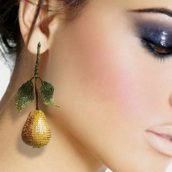 Mono earring "pear" from Rocailles. Unique manufacturing technique. Glamour: new generation