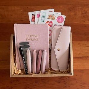 Set regalo di lusso per amanti dei libri rosa / Accessori per la lettura / Adesivi per diario di lettura A5 Kit di annotazione di libri / Bookworm per lei / Regalo per la lettura