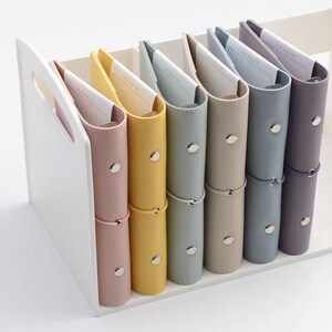 Carpeta de anillas de cuero vegano personal tamaño A6 con 6 anillas, planificador diario, semanal y mensual, diario, agenda, cuaderno, material de oficina escolar bonito