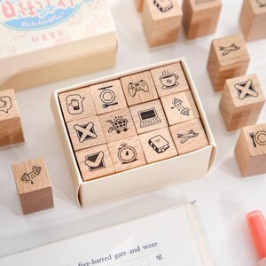 16 Stück Niedliche Mini Symbol Stempel | Holzstempel-Set | Wetter Stimmung Reise Studie Gesundheit Tagesplan Terminplaner Bullet Journal Stempel